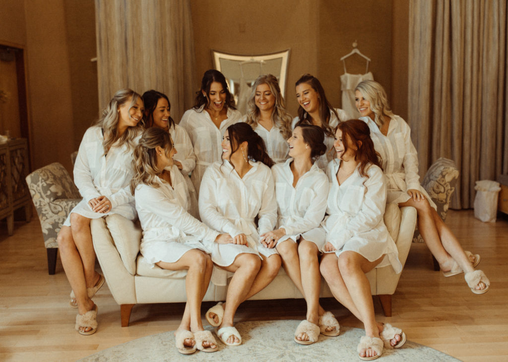 A bride and her bridemaids, getting ready at one of the best wedding venues in Syracuse.