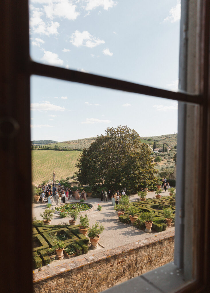 Cocktail hour at Villa Corsini, a luxury wedding venue